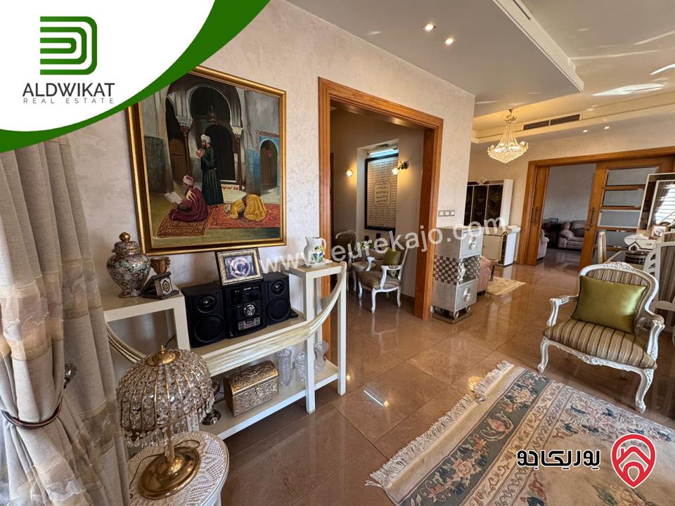 فيلا مساحة الارض 1600م ومساحة البناء 1100م مساحة الحديقة 400م للبيع في السلط - منطقة السرو 