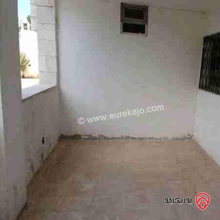 شقة فارغة طابق ارضي مساحة 125م مع ترس للايجار في عمان - مرج الحمام