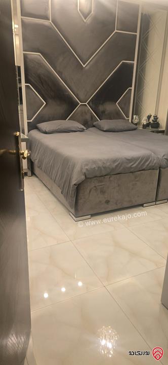 شقة ارضية مساحة 248م مع توسعة 10م مقززة حديقة وتراسات 350م للبيع في عمان - ام اذينة