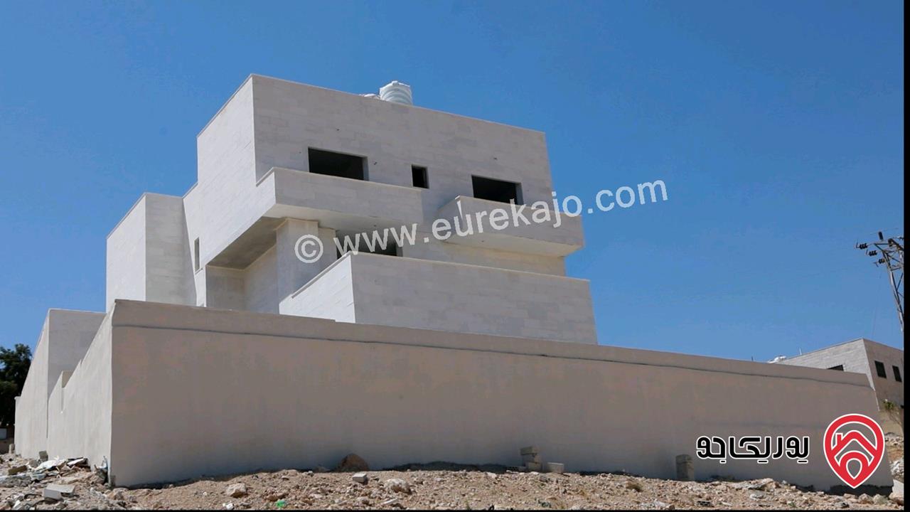 فيلا عظم مساحة البناء 574م على أرض 512م للبيع في الزرقاء - أم رمانة