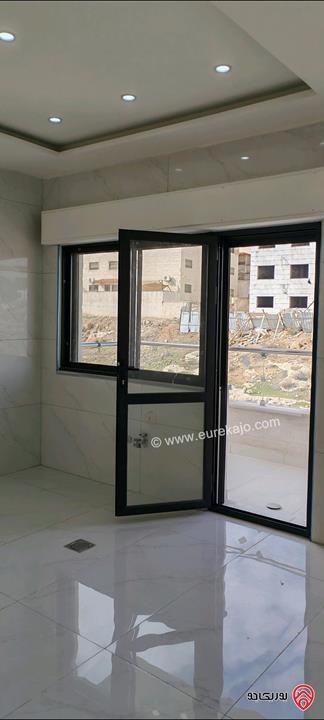 شقة جديدة مساحة 165م دوبلكس للبيع في عمان - الجبيهة شارع الاردن حي الديوان