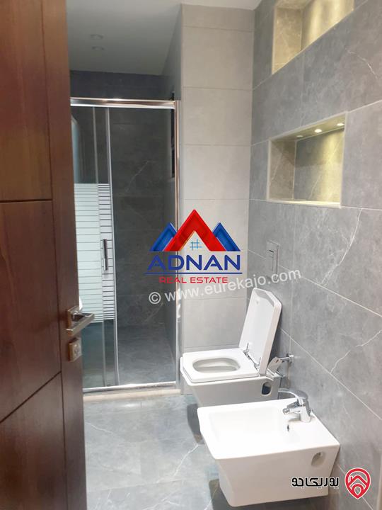 رووف مفروش مساحة 140م داخلي و 130م خارجي للإيجار في عمان - عبدون