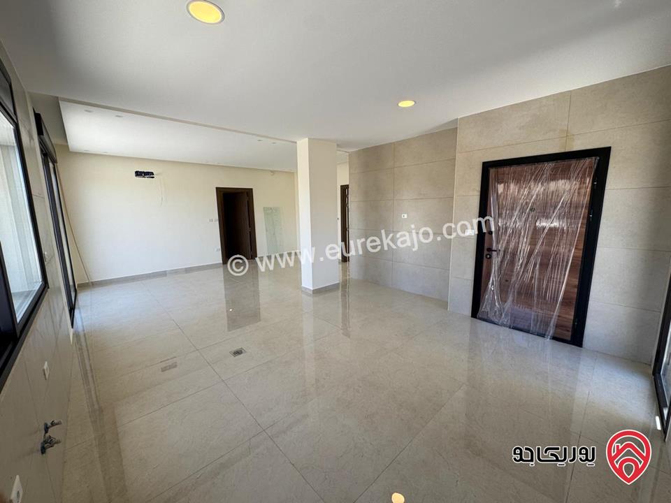 روف فاخر مساحة 375م للبيع في عمان - الحمر 