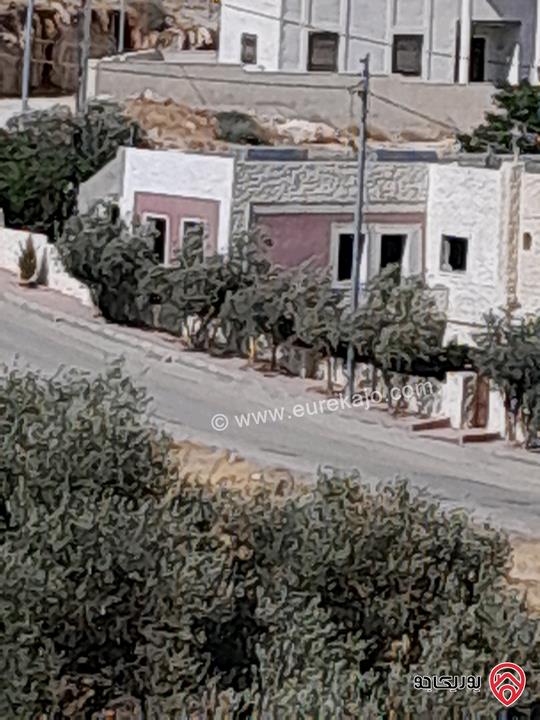 منزل طابقين مساحة 500م وأرض 1000م للبيع بسعر قابل للتفاوض في عمان - أم البساتين