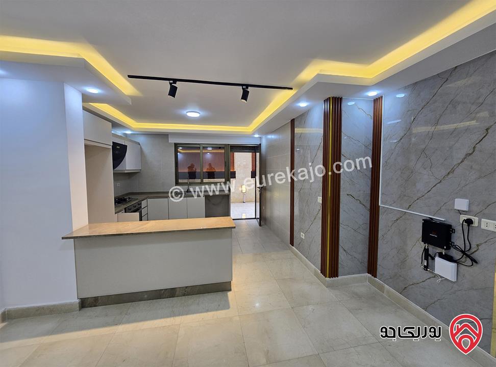 شقه شبه ارضية مساحة 100م مع ترس 50م للإيجار الفارغ في عمان - جبل عمان