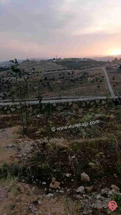 مزرعة مساحة 3400م للبيع في شرق جرش منطقة شاليهات عالية ومطلة