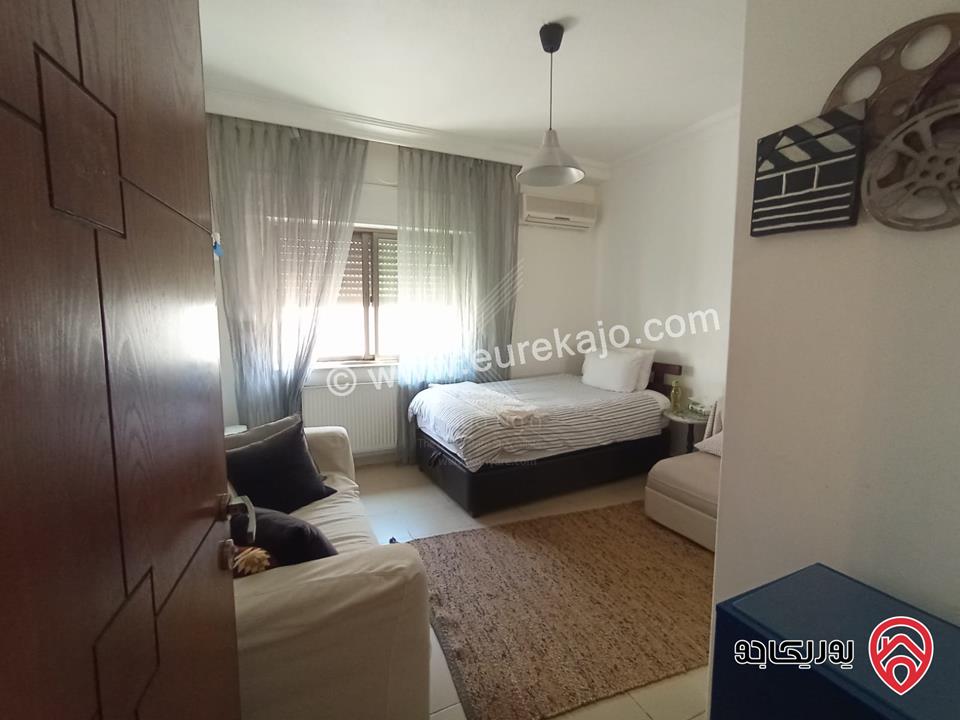 شقة فاخرة طابق أخير مع روف مساحة 211م للبيع في عمان - خلدا مع اطلالة مميزة