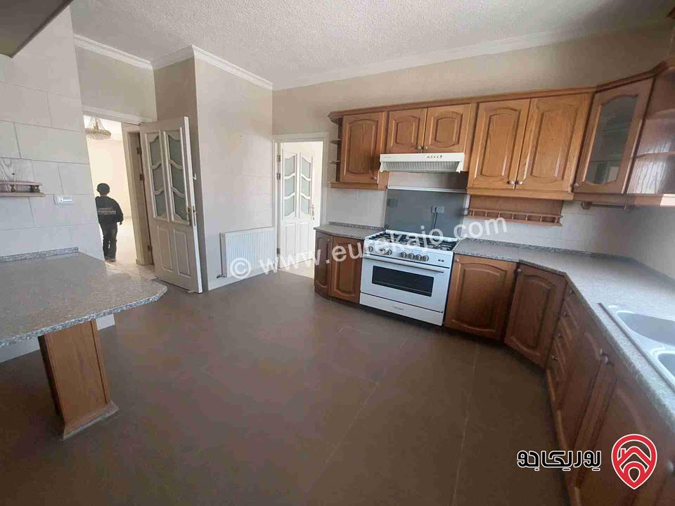 شقة طابق ثاني مساحة 181م للبيع في عمان - خلدا