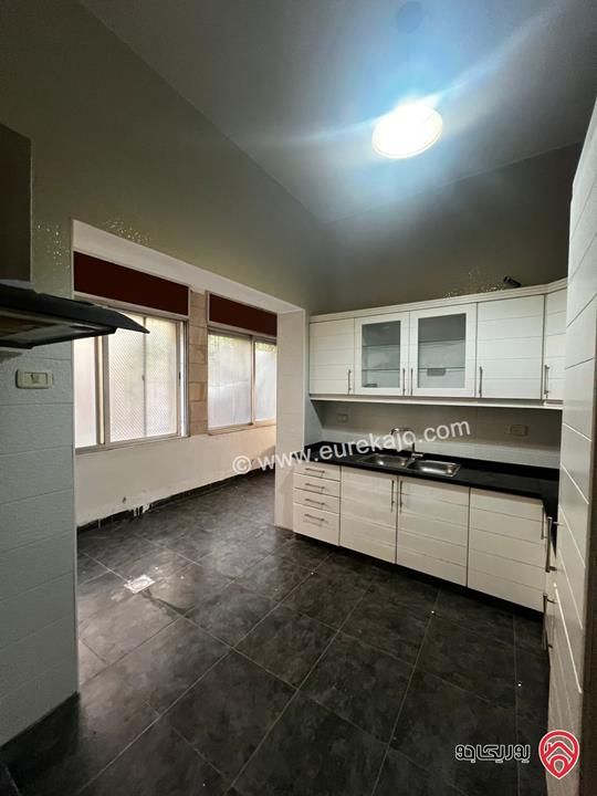 شقة طابقية ارضية مساحة 200م للايجار في عمان - ام اذينة