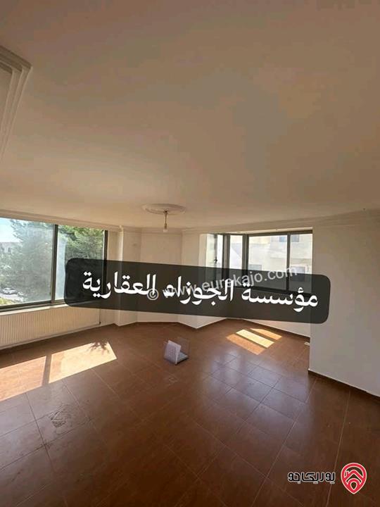 شقة فارغة طابق اول مساحة 250م للايجار في عمان - مرج الحمام مع بلكونتين