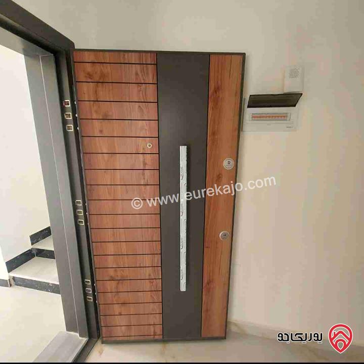 شقة طابقية سوبر ديلوكس طابق ثالث مساحة 160م الواجهة الرئيسية جنوبية شرقية العمارة 7 شقق فقط وعلى شارعين كامل الخدمات للبيع في جبل المنارة شارع الوسيلة 