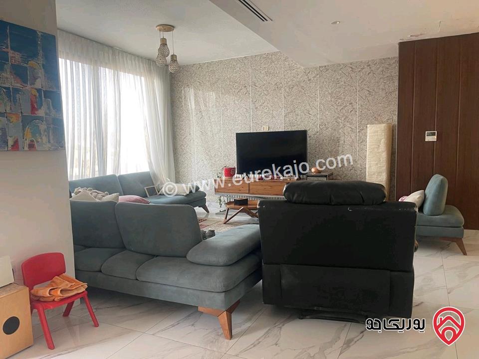 شقة طابق ثالث مع روف مساحة 226م للبيع في عمان - عبدون 