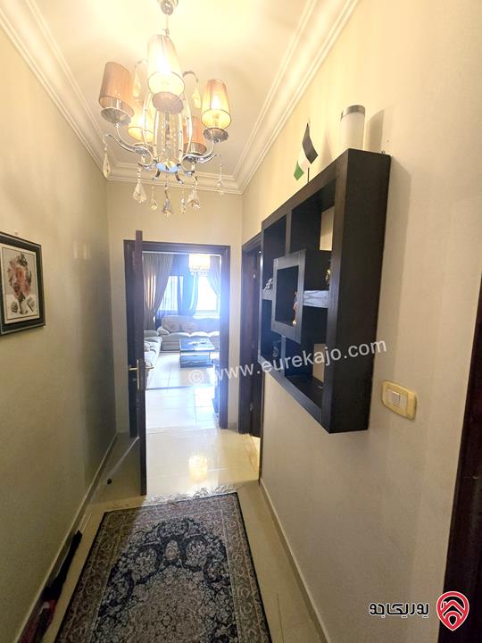 شقة طابق ثاني مساحة 180م اتجاه جنوبي للبيع في عمان - الرابية