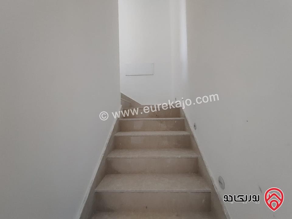 فلل متلاصقة مساحة الارض 250م مساحة البناء 500م للبيع في عمان - عبدون 