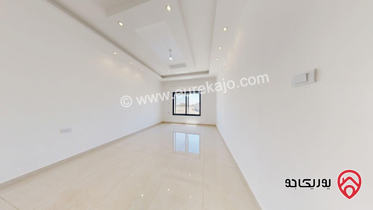 شقة طابق ارضي مساحة 184 م مع كراج و مدخل مستقل للبيع في عمان - الجبيهة حي المنصور 