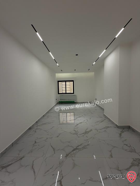 شقة شبه ارضي مساحة 160م مع ترس وحديقة 100م للبيع في عمان - البنيات 