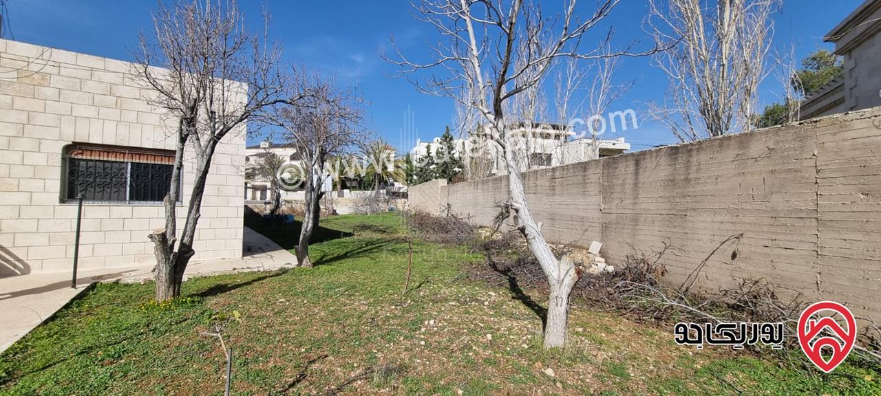 أرض سكنية مساحة 1 دونم و 235م للبيع في عمان - دابوق مع بناء قائم وإطلالة جميلة