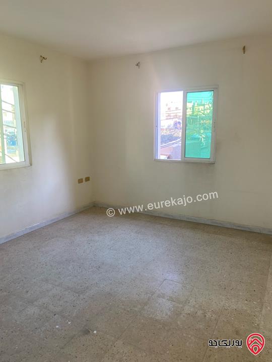 شقة طابق أول مساحة 126م للايجار في اربد شارع القدس