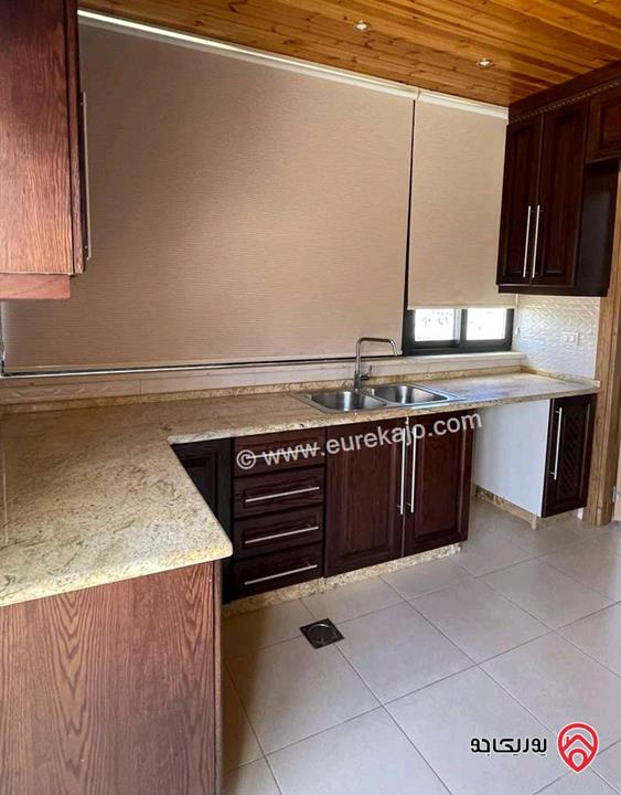 روف فارغ مساحة 160م داخلي و 40م خارجي للإيجار في عمان - ام السماق 