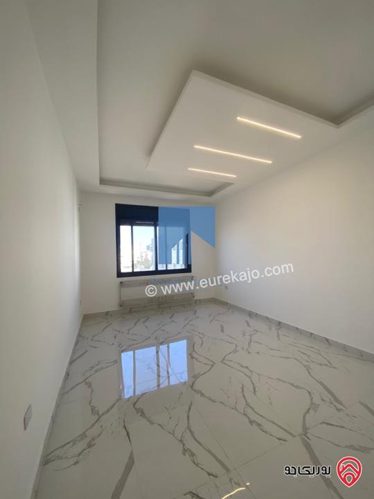 شقة فاخرة للبيع في عمان - خلدا قرب إشارة البنك العربي ومركز زها طابق ثالث 220م مع روف دوبلكس 100م لم تسكن