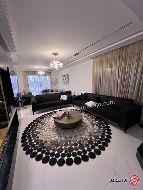 شقة فخمة طابق ثالث دوبلكس مساحة 300م للبيع مفروشة في عمان - مرج الحمام