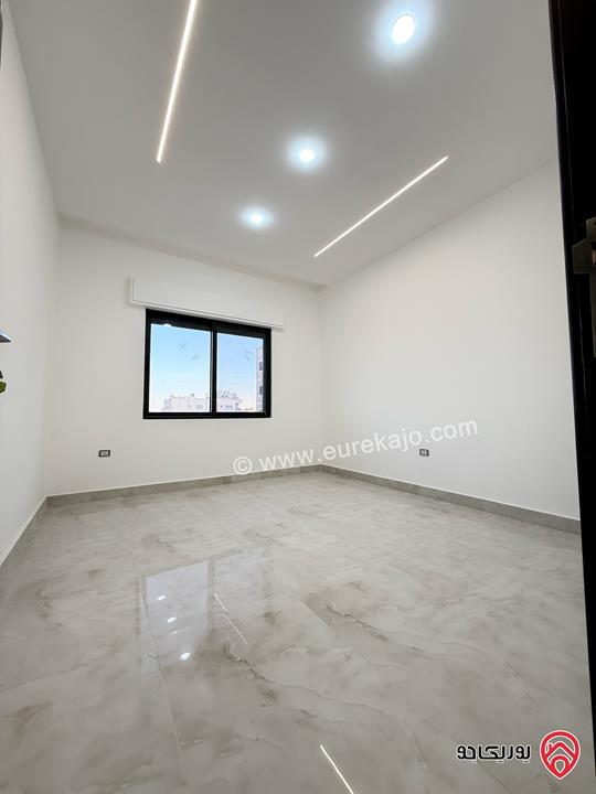 شقة طابق ثالث مع روف مساحة 210م للبيع في عمان - طبربور