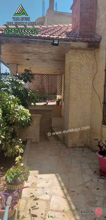 بيت مستقل مساحة 300م على أرض 415 م للبيع في الزرقاء – جبل طارق