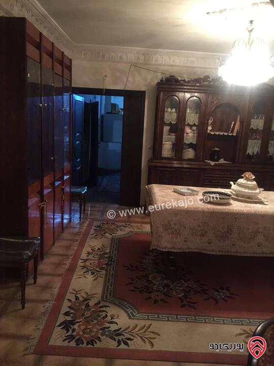 شقة طابق ثالث مع روف وسطح كامل مساحة 397م للبيع في عمان - ضاحية الرشيد