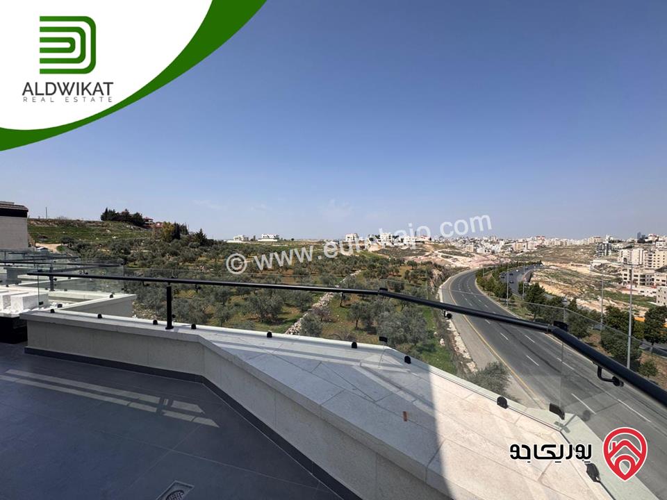 روف مساحة 220م داخلي والترس 220م موقع مميز ومطل للبيع في عمان - رجم عميش