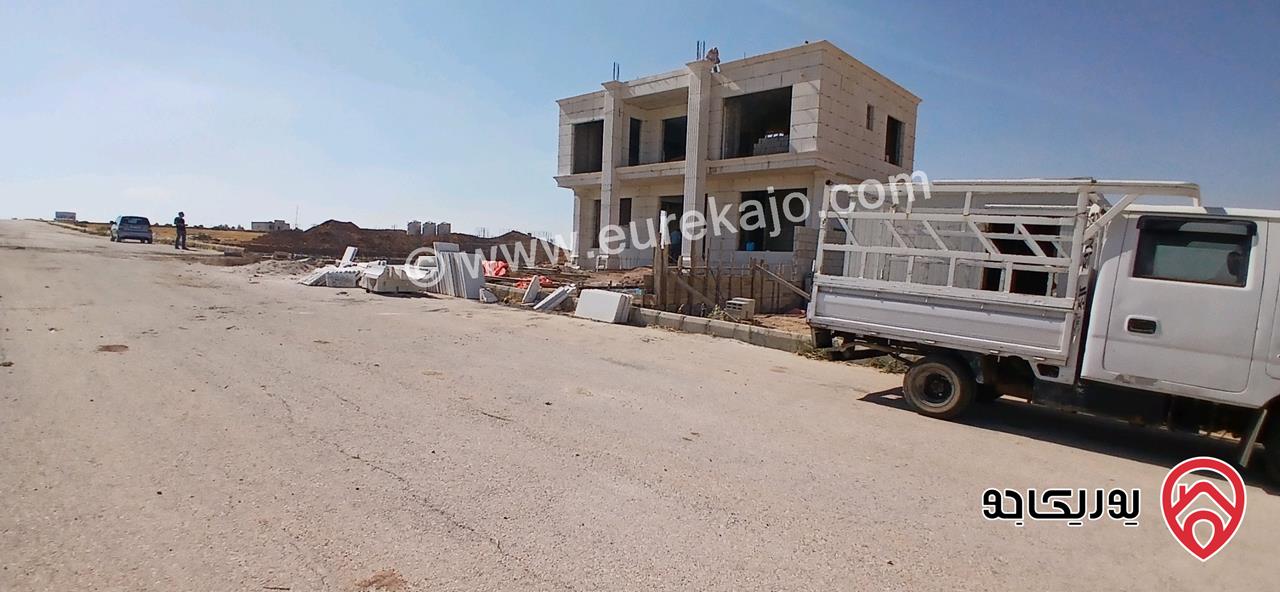 أرض مساحة 500م للبيع في عمان - القسطل قرب شارع المطار وجامعة إبن سينا الطبية
