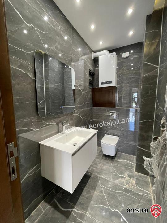 شقة تشطيب سوبر ديلوكس طابق أرضي مساحة 205م داخلي و 65م خارجي مع كراج ومدخل خاص للبيع في عمان - البنيات