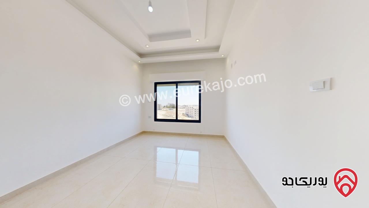 شقة طابق ثالث مساحة 160م اخير مع روف و ترس واسع اطلالة بانوراما تشطيب سوبرديلوكس للبيع في عمان - الجبيهة