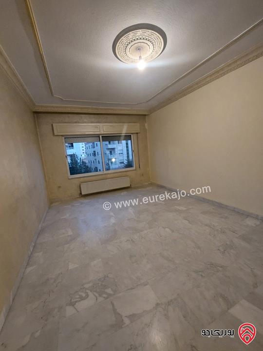 شقة طابق أول مساحة 181م للبيع في عمان - ام السماق خلف مكة مول 