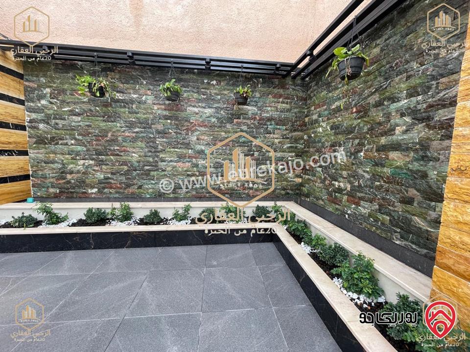 شقة فارغة أرضية مساحة 225م داخلي و 200م خارجي للايجار في عمان - الجبيهة