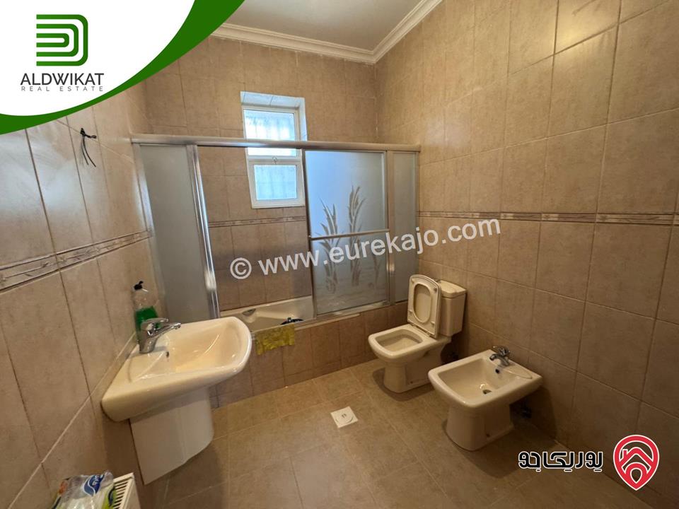 فيلا مستقلة للبيع في عمان - صويلح بالقرب من الحمر مساحة الأرض860م مساحة البناء 390م موقع اطلالة