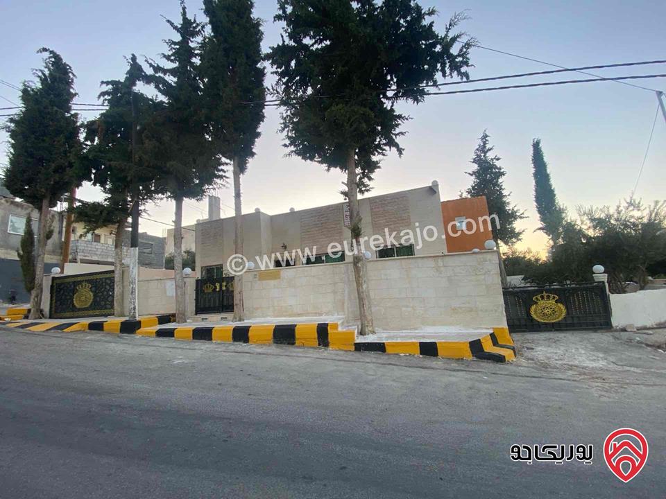 فيلا مساحة 270م على أرض 550م للبيع في اربد - بموقع مميز على ثلاث شوارع مطلة على مستشفى ايدون العسكري