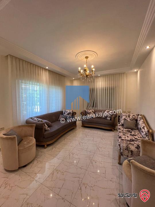 شقة أرضية مفروشة 200م مع حديقة وترسات 150م للبيع في جبل عمان 