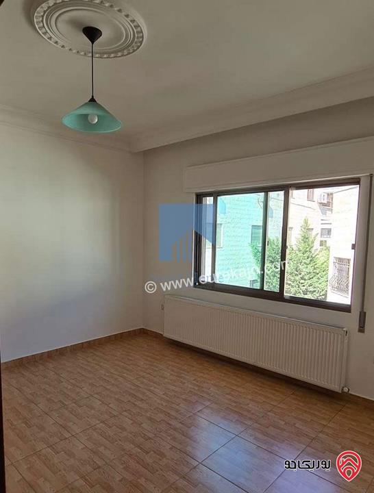 شقة مميزة للبيع في عمان - الكرسي قرب المخابرات طابق ثالث 240م تشطيب سوبر ديلوكس