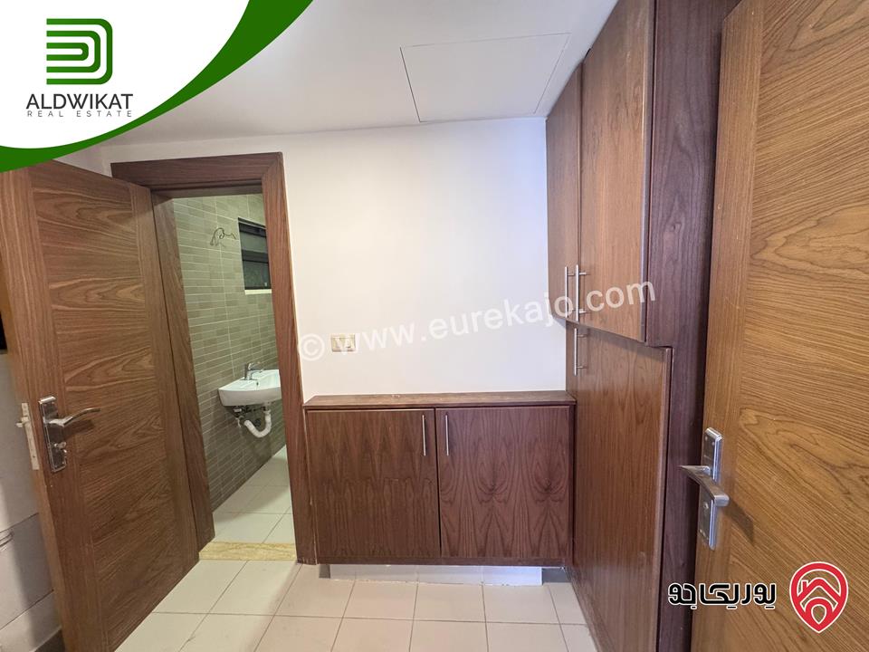 شقة للبيع او للايجار في عمان - عبدون طابق اول مساحة البناء 230م موقع هاديء ومميز