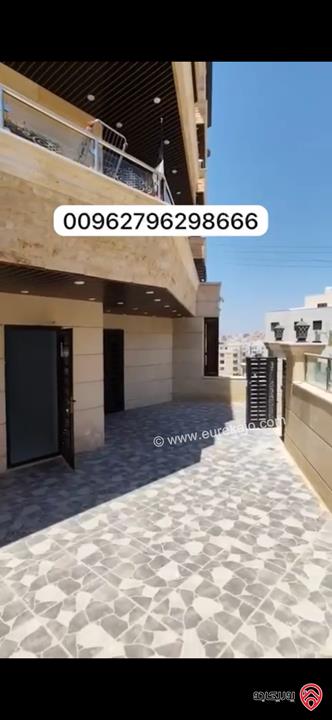 شقة فاخرة أرضية للبيع بسعر مغري في عمان - طريق المطار مساحة 183م + 130م وكراج مستقل وثلاث مداخل ماشاءالله