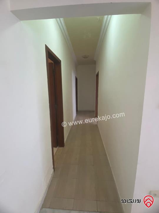 شقة طابق ثالث مساحة 180م للبيع في عمان - الرابية