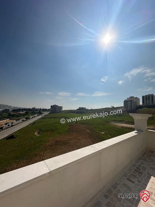 شقة طابق ثالث مع رووف مساحة 255م مميزة جدا للبيع في عمان - الجبيهة