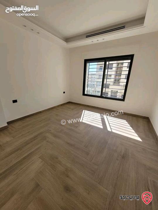 شقة فاخرة مساحة 240م جديدة لم تسكن للايجار في عمان - خلدا 