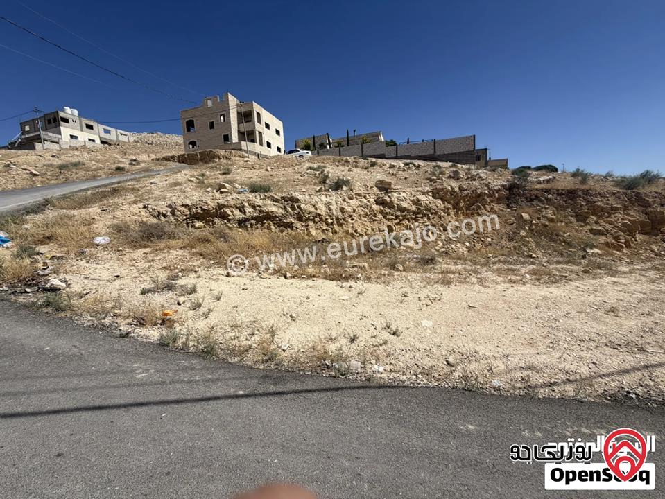 ارض سكنية مساحة ⁦⁦693⁩⁩م للبيع في الزرقاء - السخنة في اسكان الكوثر