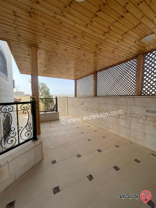 فيلا مساحة الارض 758م مساحة البناء 700م على شارعين للبيع في الزرقاء - ضاحية المدينة المنورة