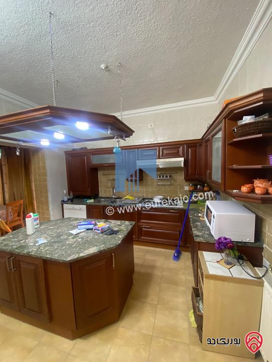 شقة أرضية مساحة 150م مع حديقة وترسات 150م للبيع في عمان - الجندويل