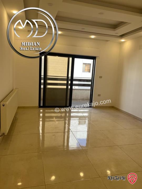 شقة ارضية فارغة للايجار في عمان - خلدا مساحة 165م مع ترس و حديقة 150م تشطيبات و ديكورات سوبر ديلوكس