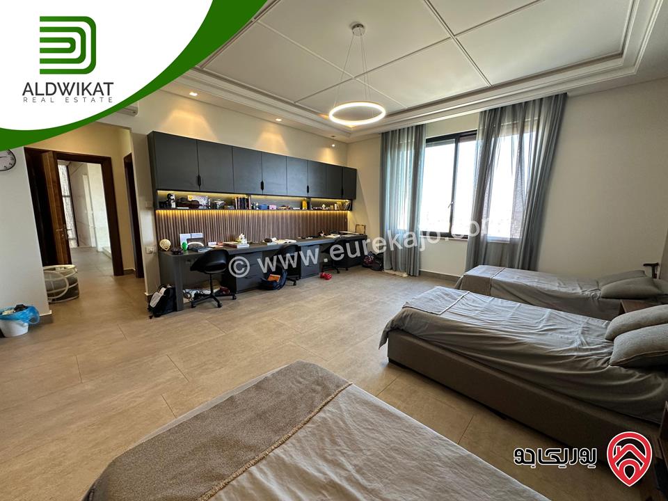 فيلا مستقلة للبيع في عمان - بدر الجديدة مساحة الارض 985م ومساحة البناء 1200م ومساحة الحديقة 400م ومساحة الترس 200م ذات موقع واطلالة مميزة