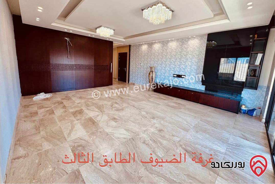 شقة فاخرة طابق ثالث مع روف مساحة 405م للبيع في عمان - خلدا