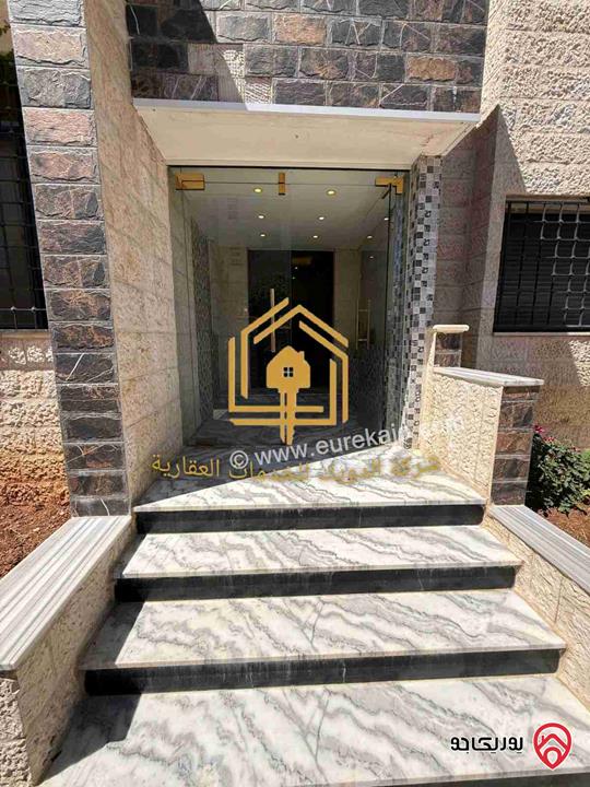 شقة فارغة طابق أرضي مساحة 300م مع حديقة مساحة 300م للإيجار في عمان - ام السماق 